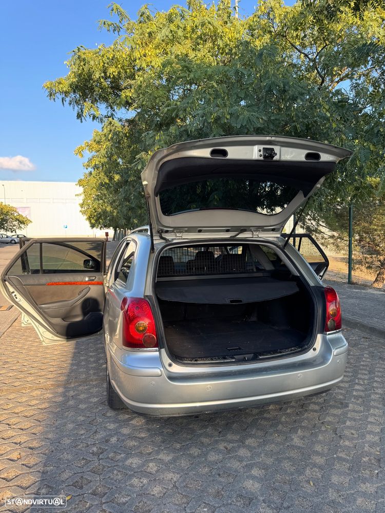 Toyota Avensis SW 2.0 D-4D - 32