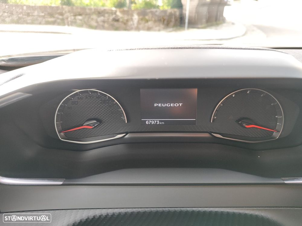 Peugeot 2008 1.5 BlueHDi Allure Pack EAT8 - 15