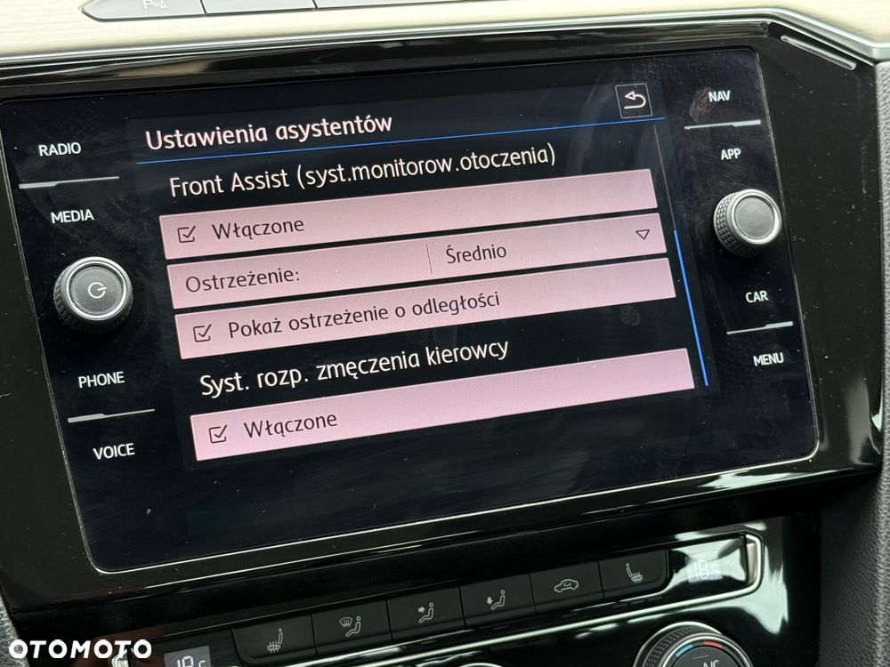 Volkswagen Passat 1.6 TDI SCR DSG - 36