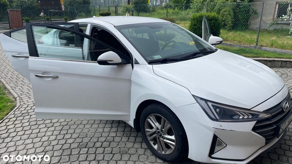 Hyundai Elantra 1.6 Comfort - 13