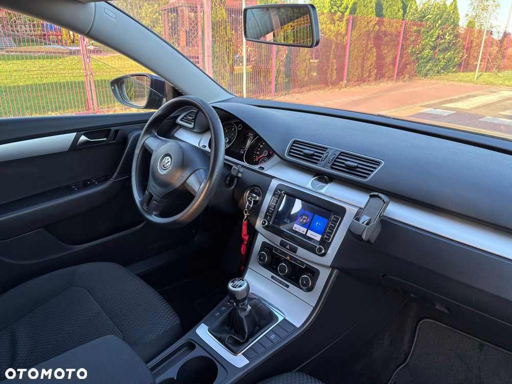 Volkswagen Passat 1.6 TDI DPF BlueMot Comfortline - 14