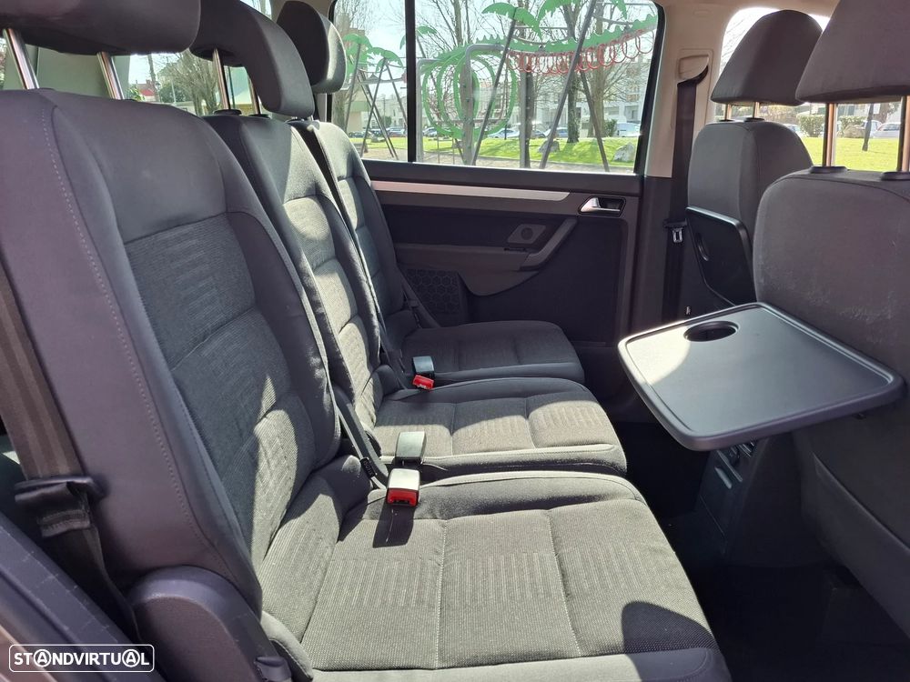 VW Touran 2.0 TDI Highline 7L - 6