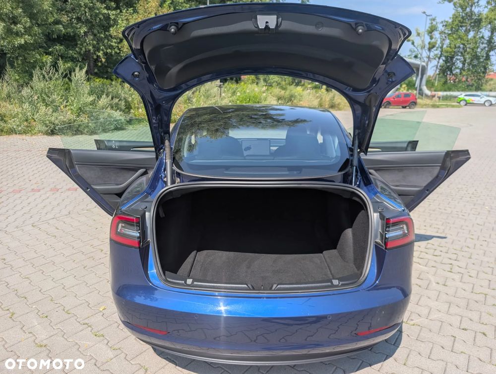 Tesla Model 3 - 12