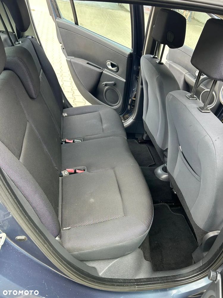 Renault Clio 1.2 16V Alize - 17