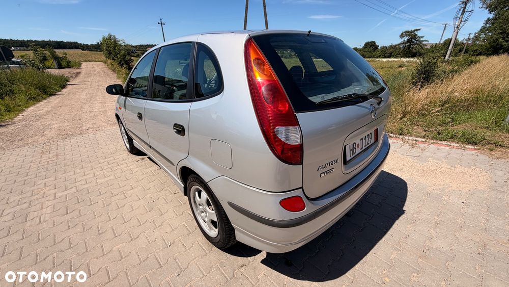Nissan Almera Tino - 26