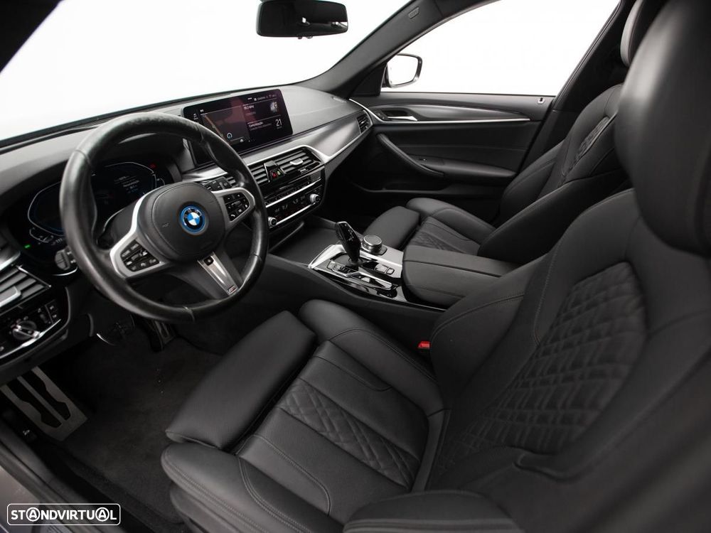 BMW 530 e Pack Desportivo M - 8