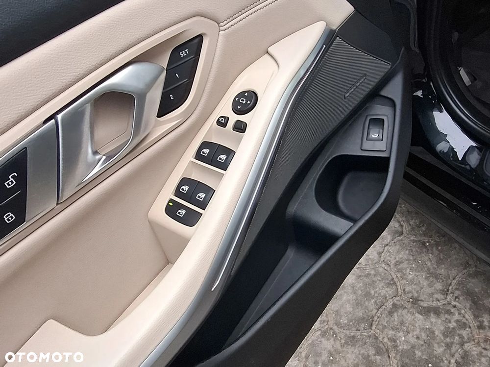 BMW Seria 3 330i - 9