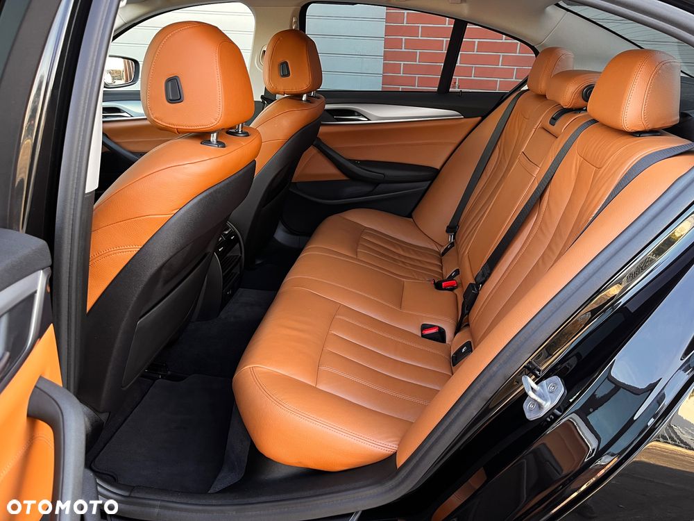 BMW Seria 5 530d Sport Line - 31