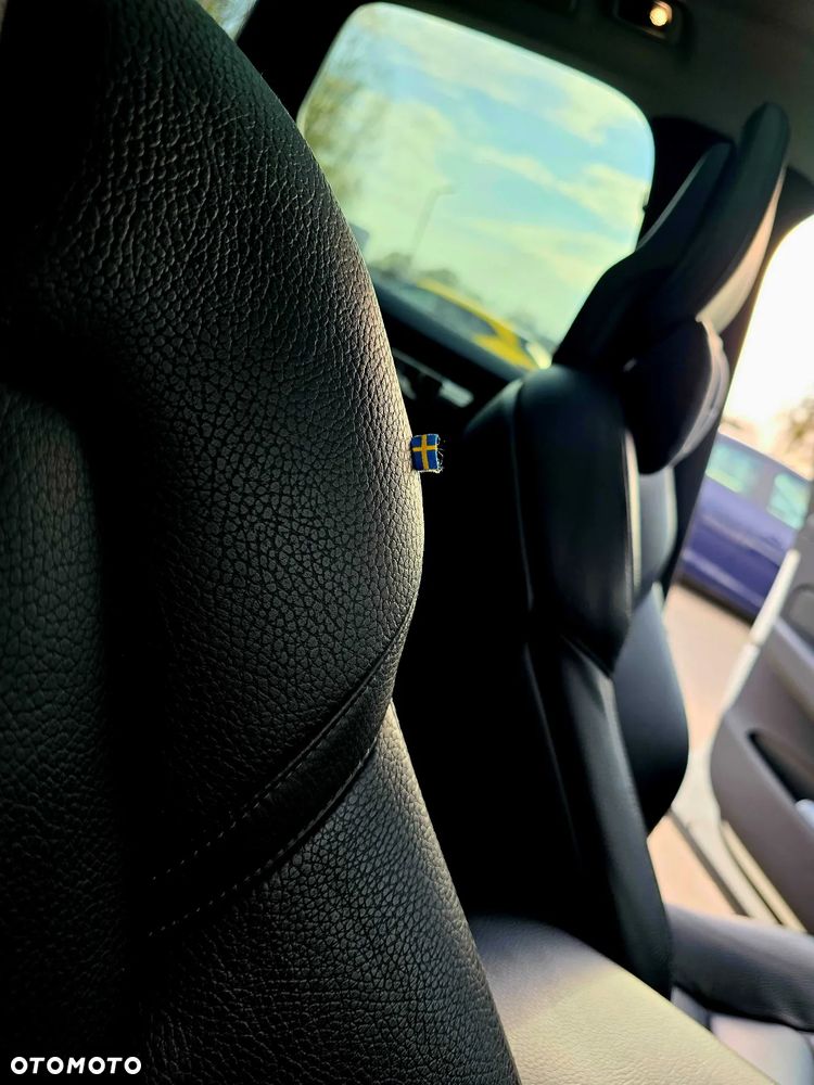 Volvo XC 60 T8 AWD Plug-In Hybrid Momentum - 9