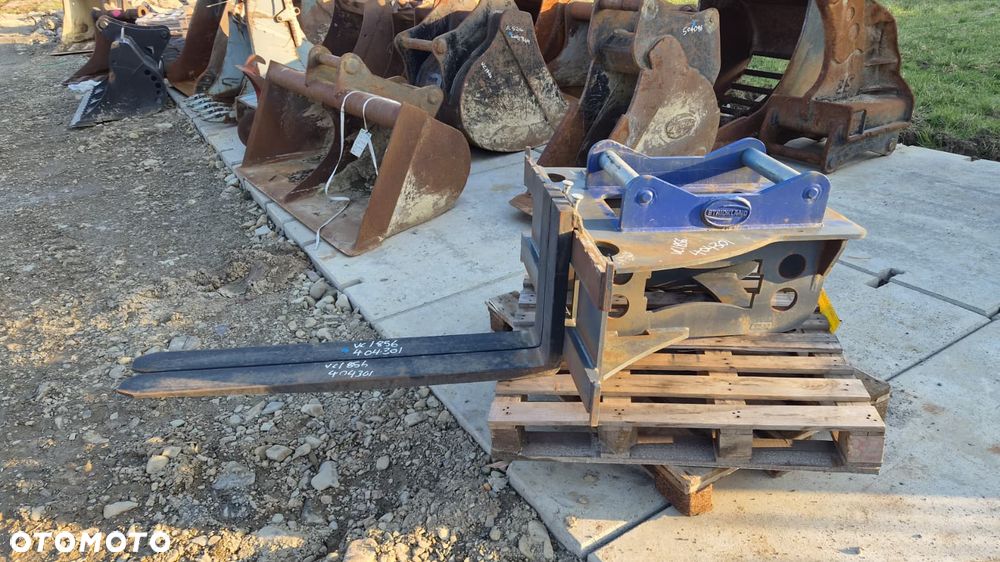 Widły do koparki Strickland złącze S60 Volvo Hitachi paleciak - 1