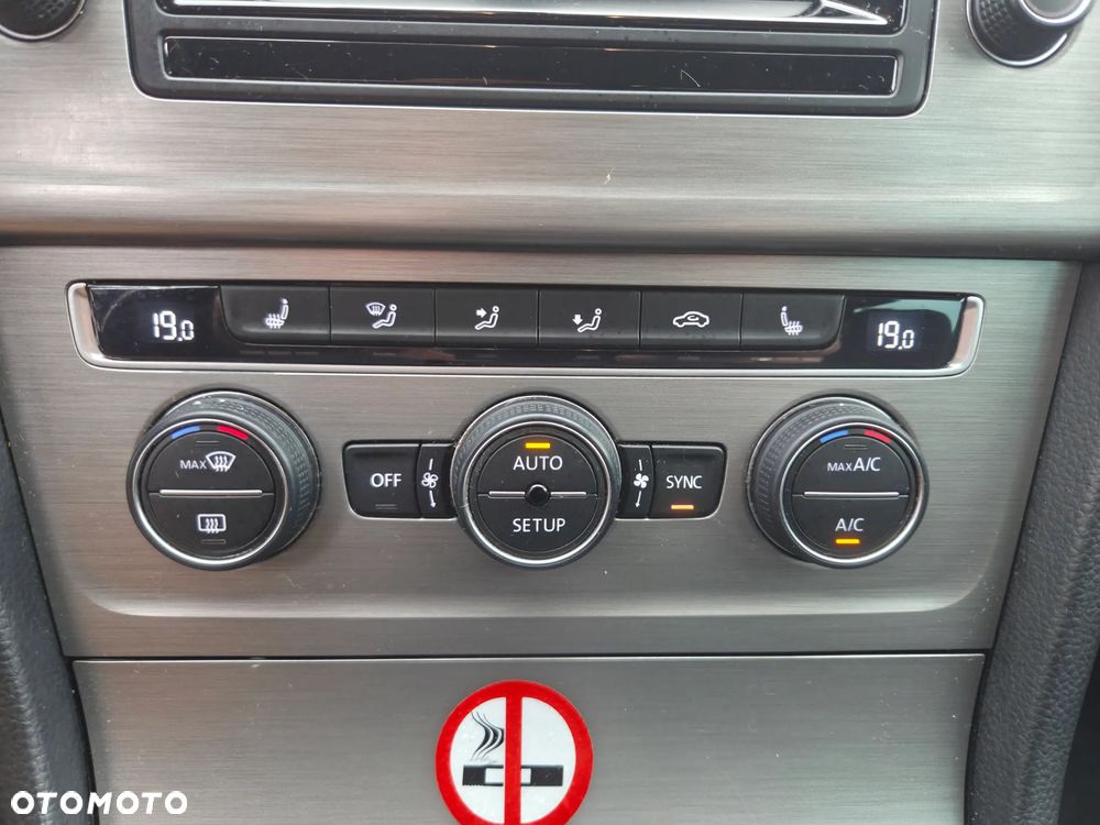 Volkswagen Golf 1.6 TDI Highline - 12