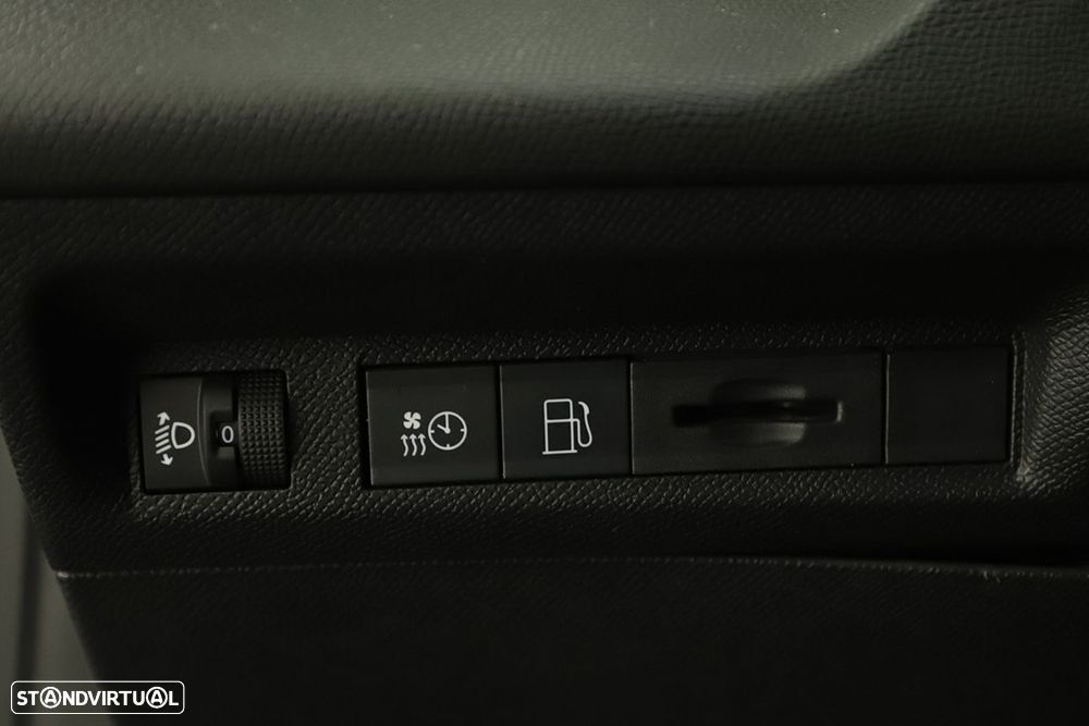 Peugeot 408 1.6 Hybrid Allure e-EAT8 - 19