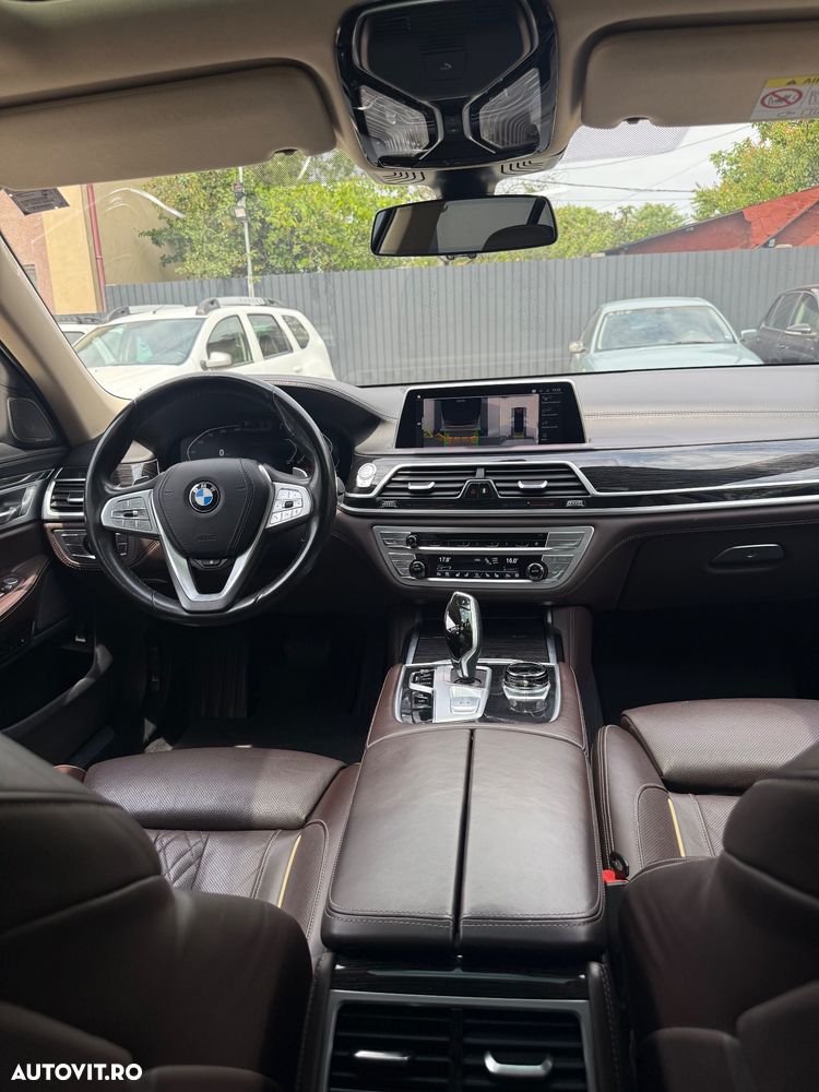 BMW Seria 7 750i xDrive - 8