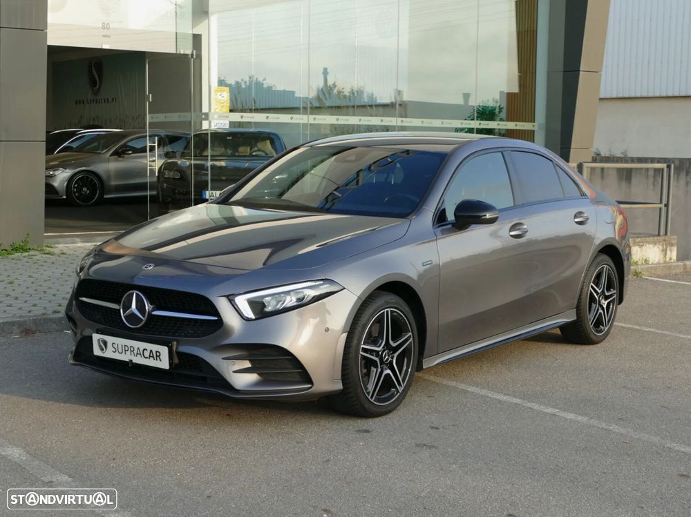 Mercedes-Benz A 250 Limousine e AMG Line - 1