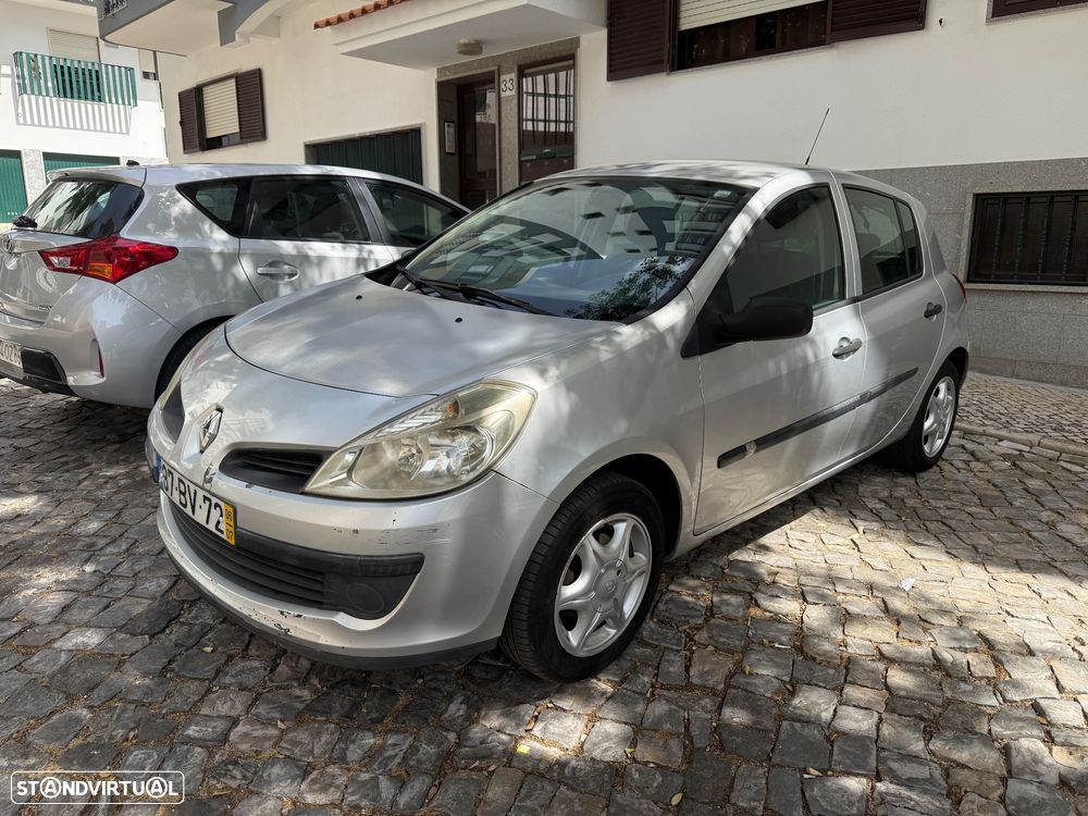 Renault Clio 1.2 16V Confort - 1