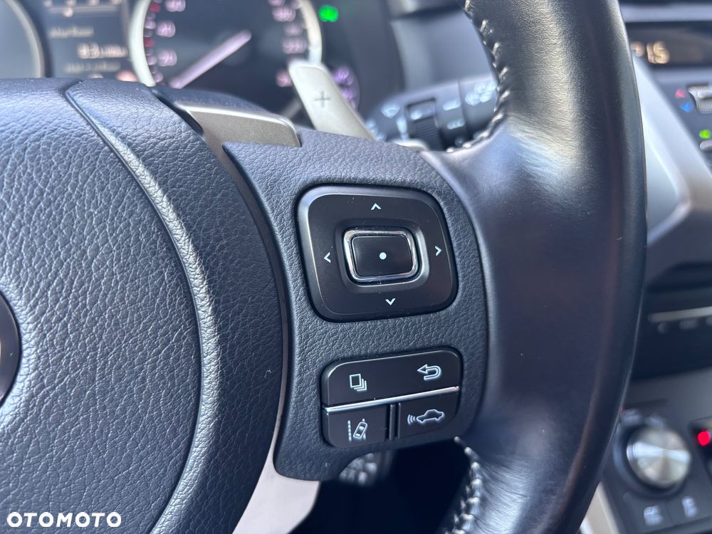 Lexus NX 300h F Impression AWD - 28