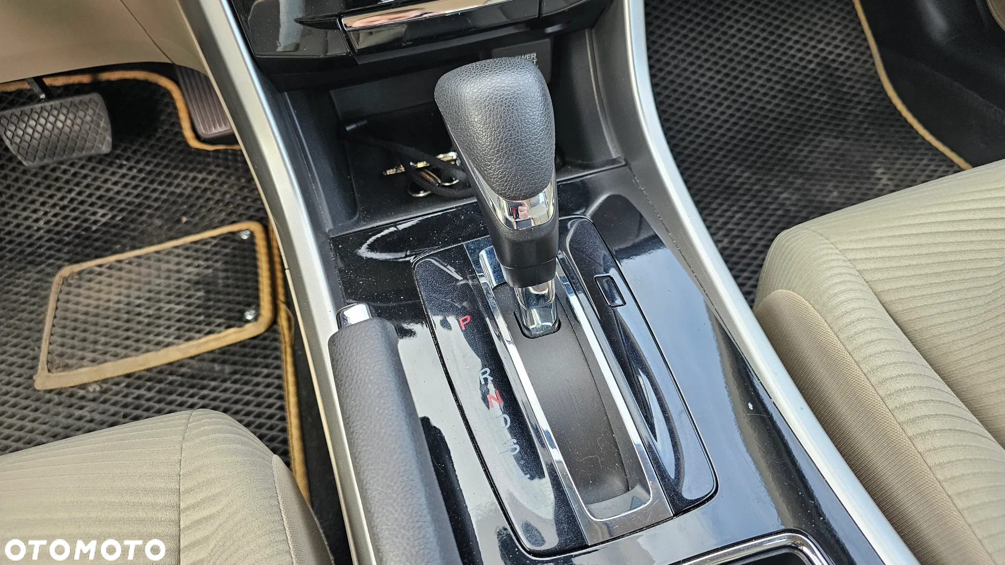Honda Accord 2.4 LX - 27