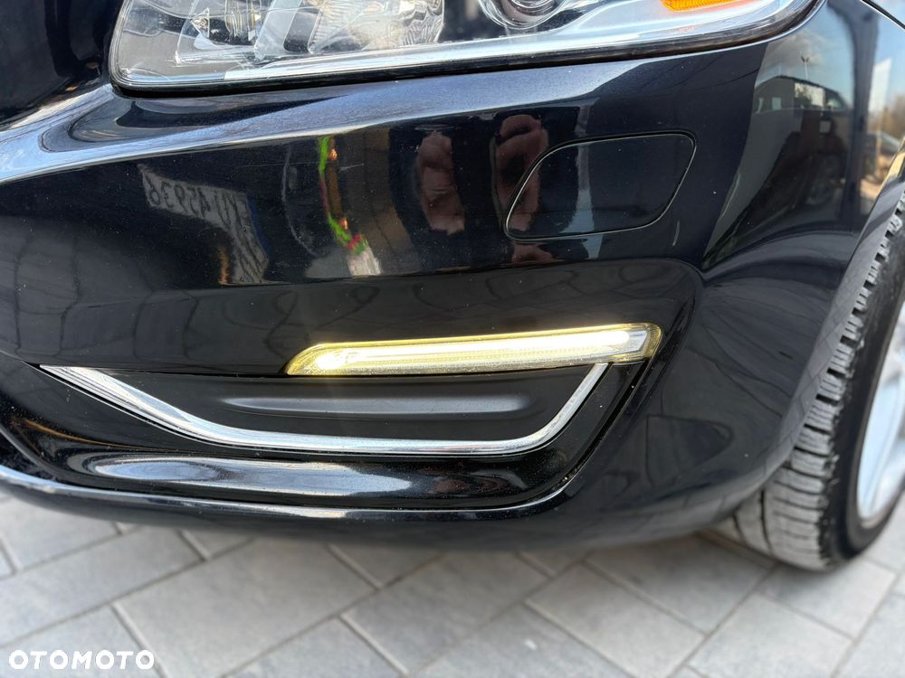 Volvo V60 D6 AWD Plug-in Hybrid Momentum - 11