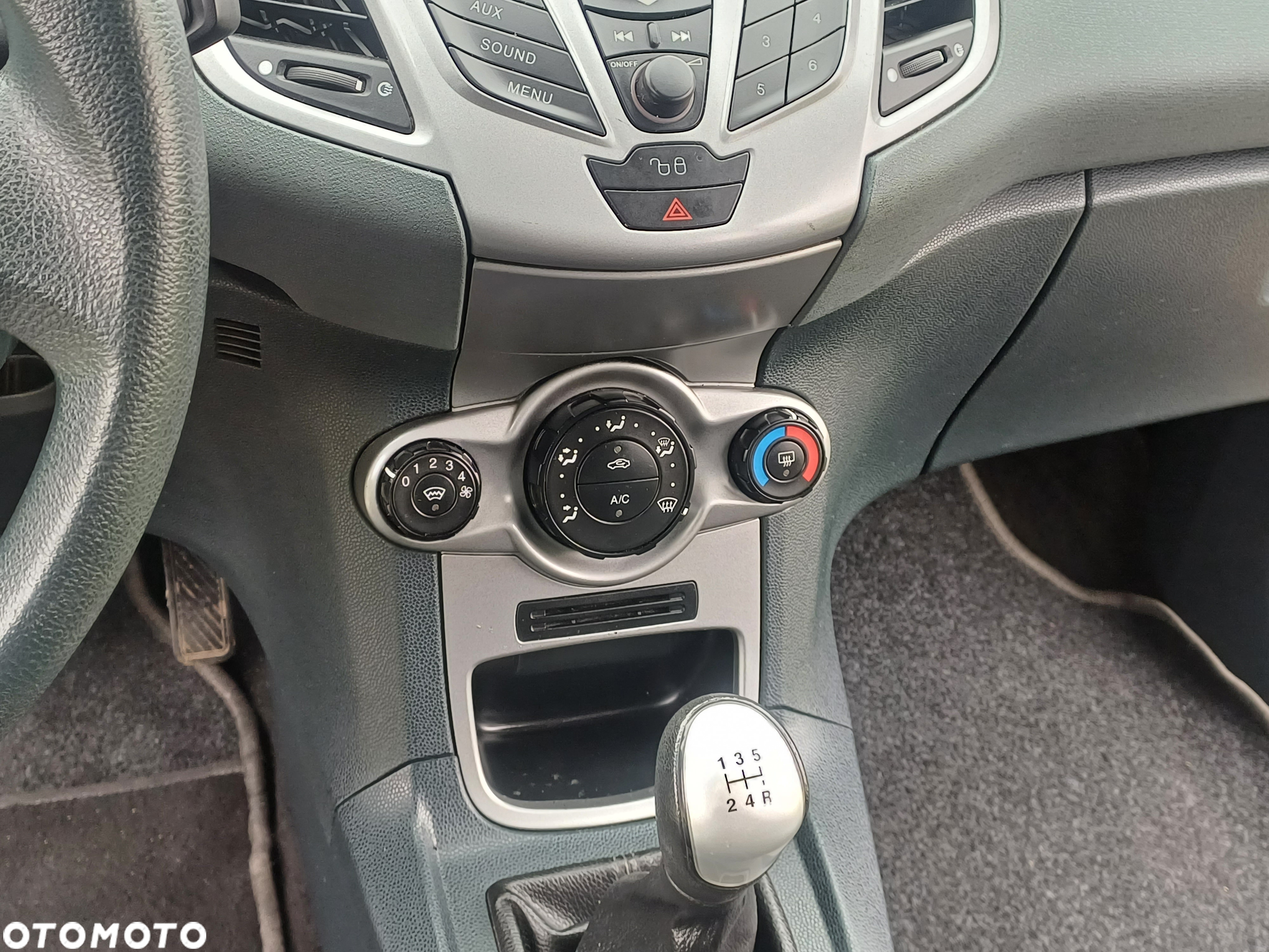 Ford Fiesta 1.4 Ghia - 26