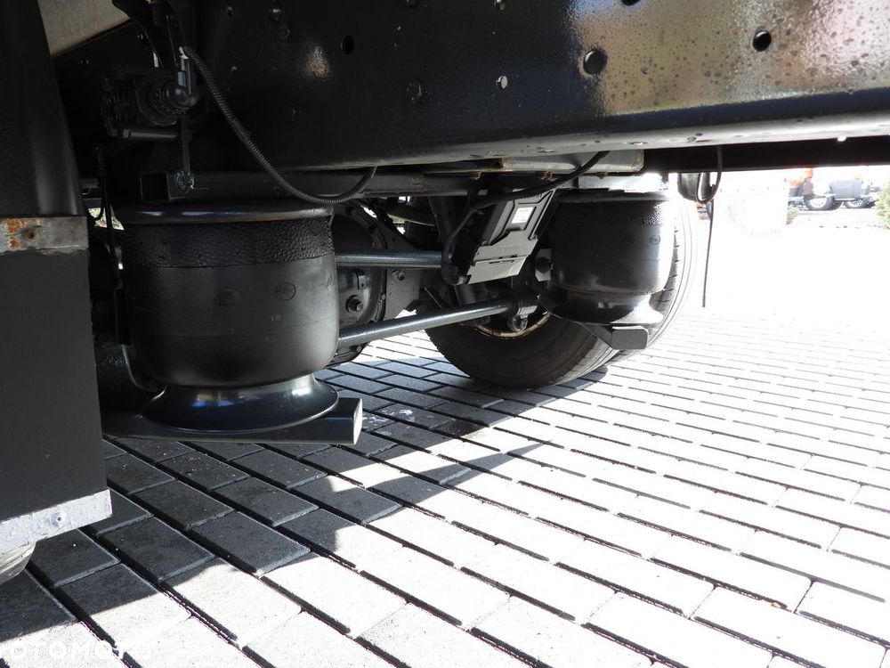 Iveco DAILY 70C18 PLANDEKA WINDA 16 PALET WEBASTO TEMPOMAT NAWIGACJA LEDY PNEUMATYKA AUTOMAT HI-MATIC BLIŹNIACZE KOŁA KLIMATYZACJA  180KM - 24