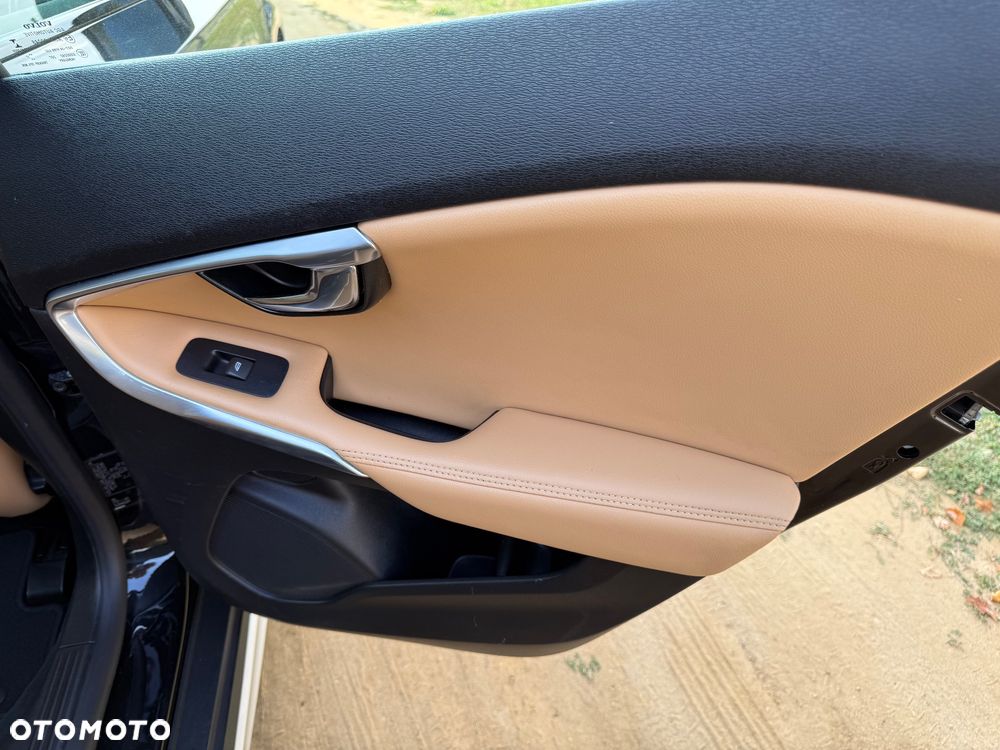 Volvo V40 Cross Country D2 Momentum - 34