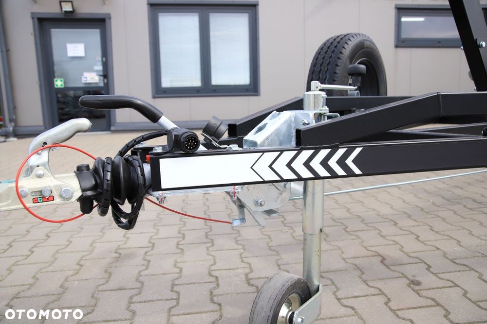 Lorries Przyczepa Podłodziowa PP30-8025 w Kolorze Czarnym Do Łodzi Max 7,8 M DMC 3000 kg Tylne Lampy LED - 17