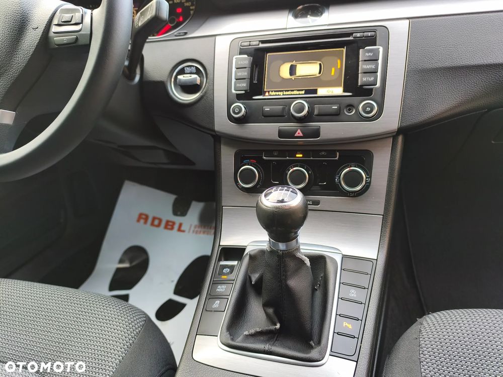 Volkswagen Passat 2.0 TDI Trendline - 24