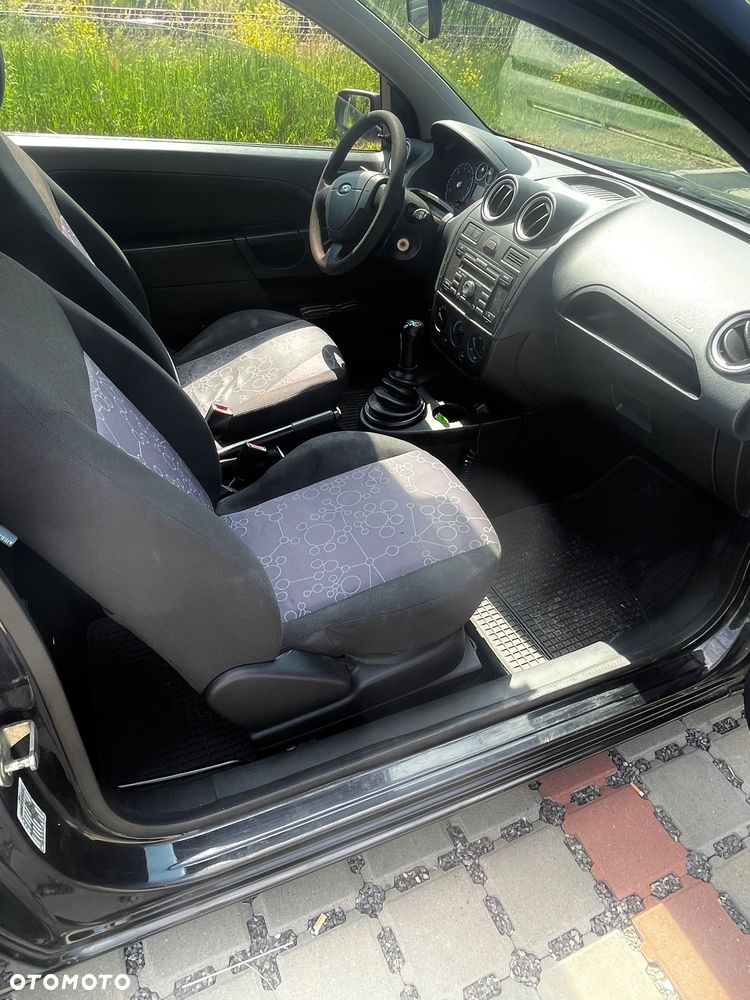 Ford Fiesta 1.3 Ambiente - 7