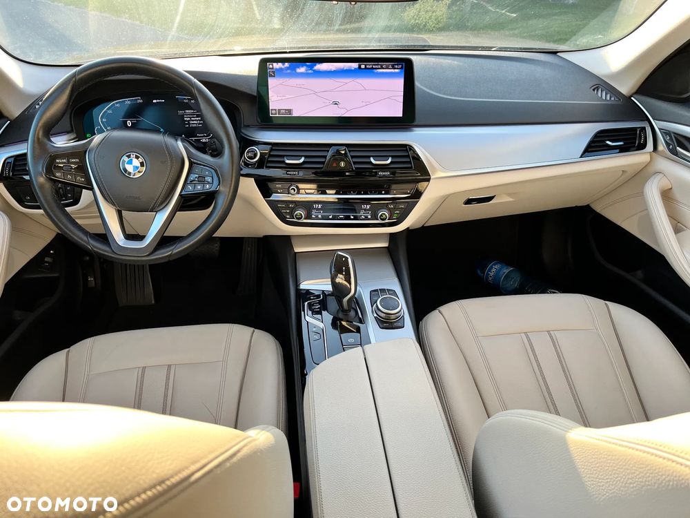 BMW Seria 5 520e Luxury Line - 24