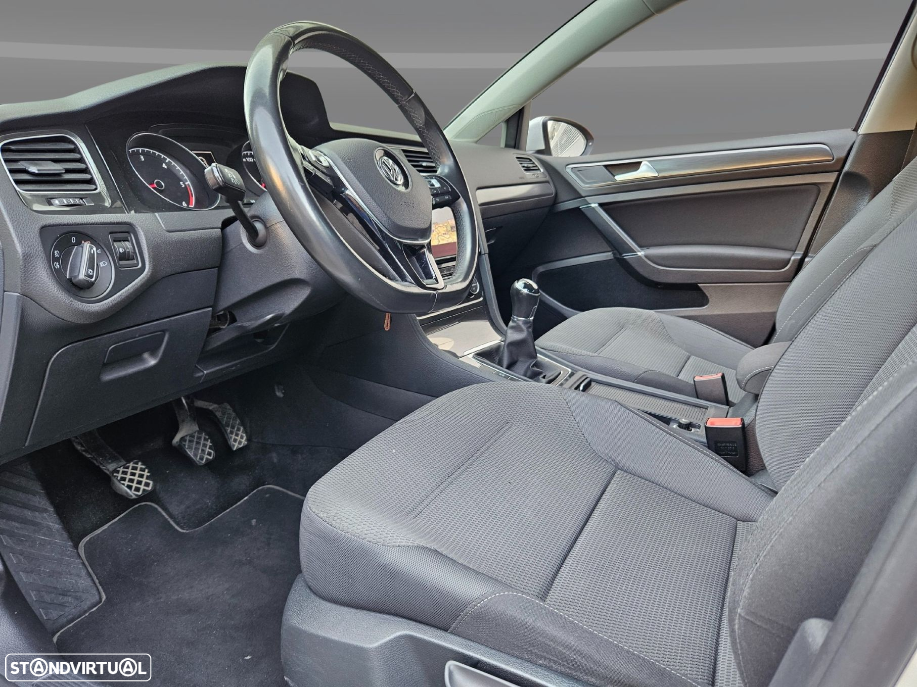 VW Golf Variant 1.6 TDi Confortline - 21