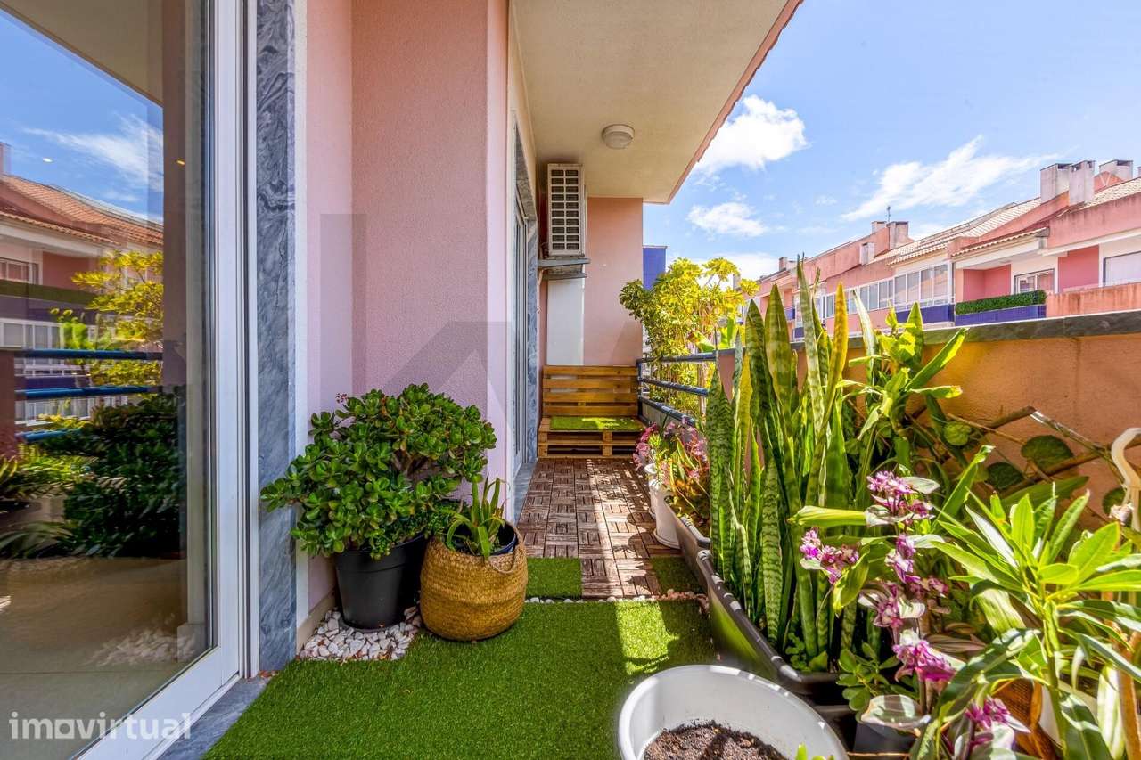 Apartamento T2 com Varanda, Parqueamento e Arrecadação em Tercena - Grande imagem: 5/25