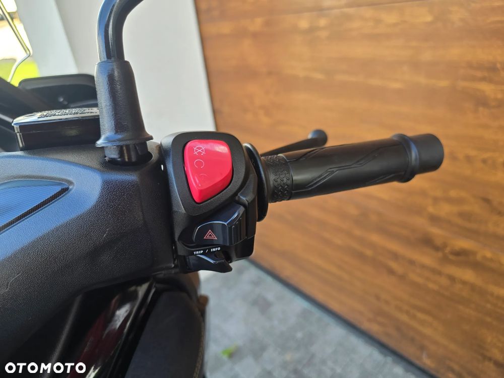 Yamaha X-max - 10
