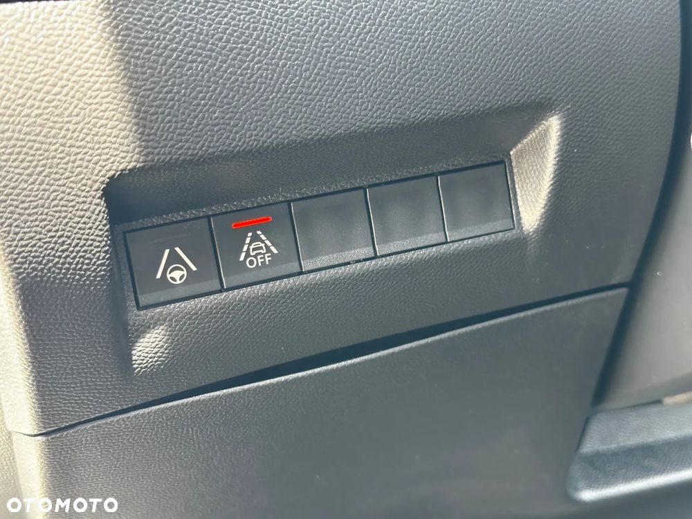 Peugeot 2008 BlueHDi 130 EAT8 GT Pack - 25