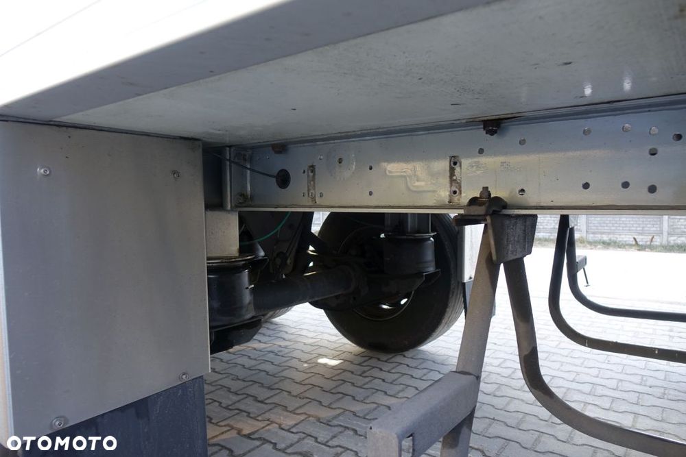 Lamberet CHŁODNIA / SR2 / CARRIER VECTOR 1550 / SAF / DRUKARKA / KOSZ NA KOŁO ZAPASOWE - 24