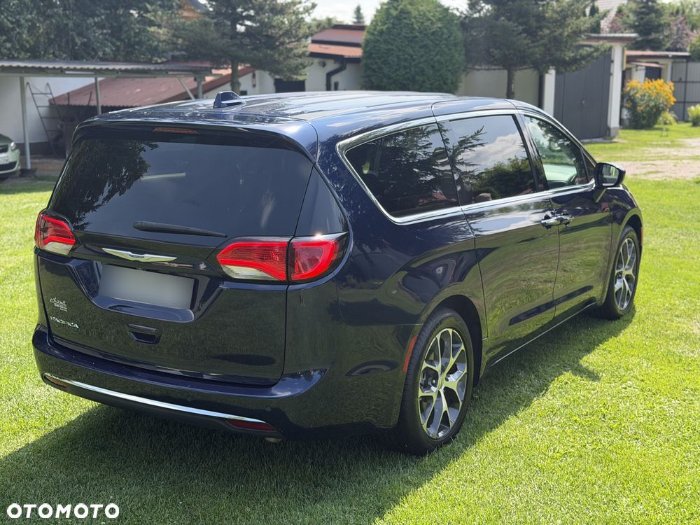 Chrysler Pacifica - 12