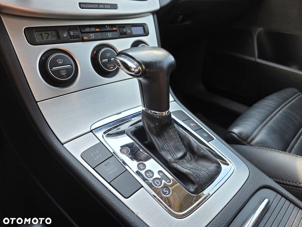Volkswagen Passat 2.0 TSI Automatik Highline - 17