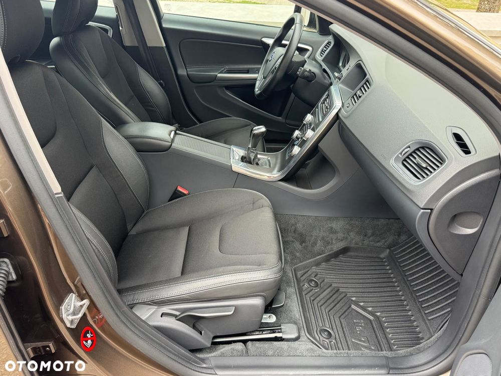 Volvo V60 Cross Country D3 Drive-E Momentum - 36
