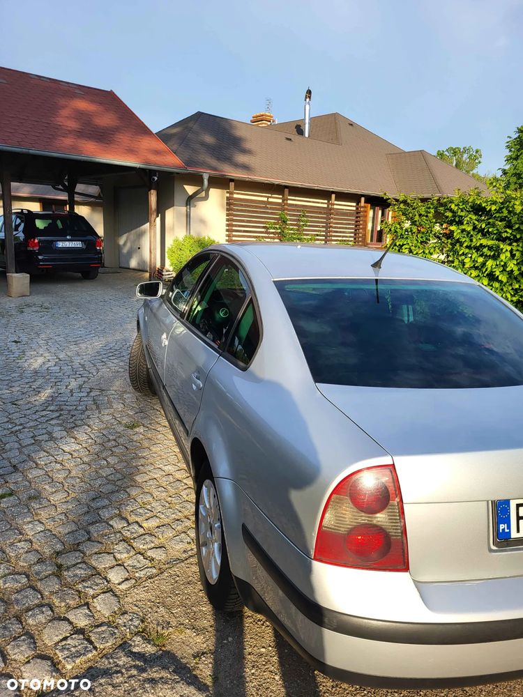 Volkswagen Passat 1.9 TDI Basis - 4