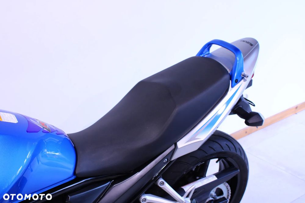Suzuki GSX - 16
