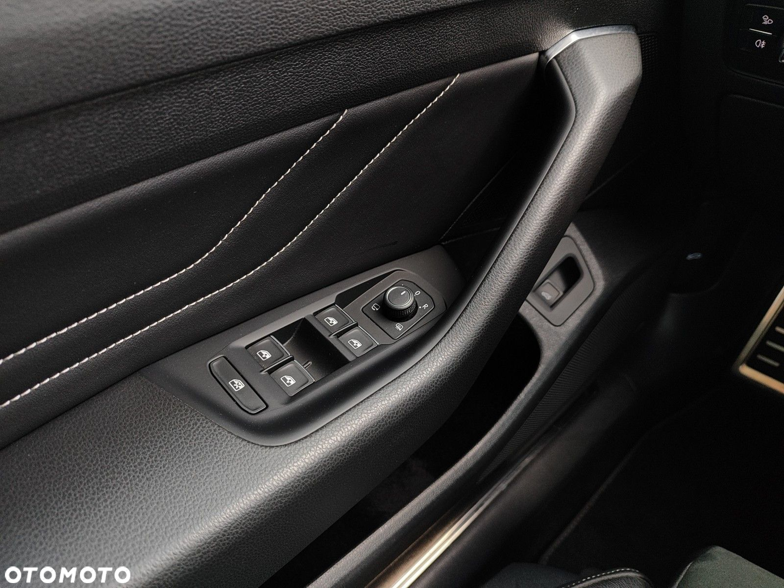 Volkswagen Arteon 2.0 TDI 4Motion R-Line DSG - 17