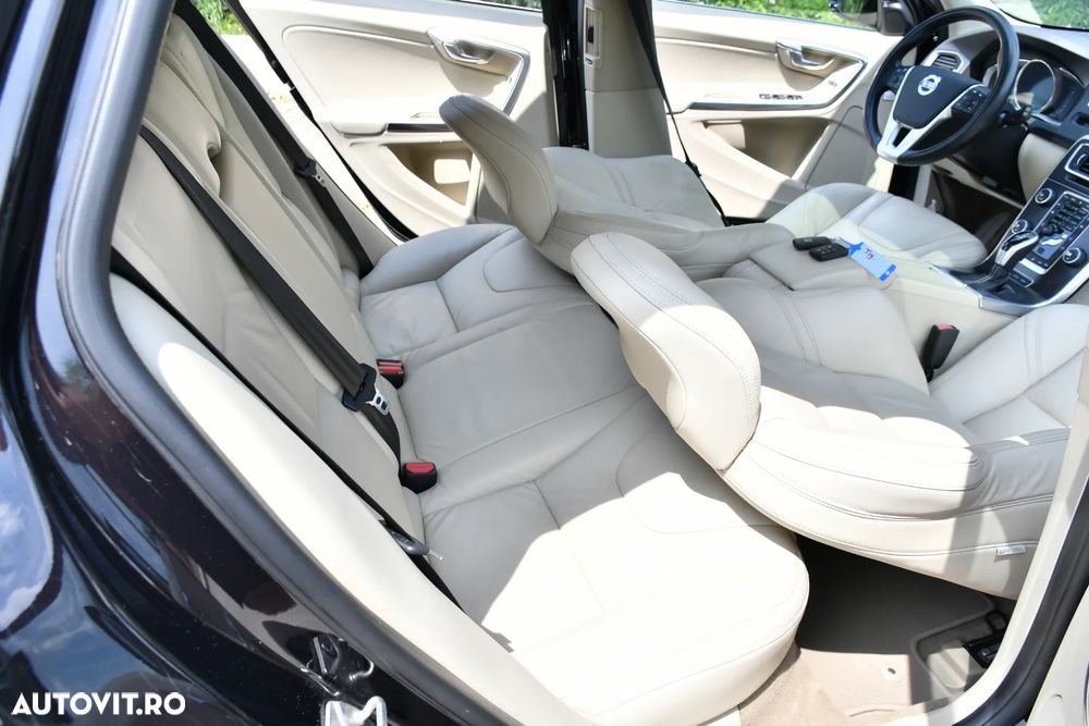 Volvo V60 D6 Plug-In-Hybrid AWD Geartronic Summum - 28