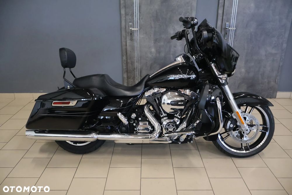 Harley-Davidson Touring Street Glide - 2