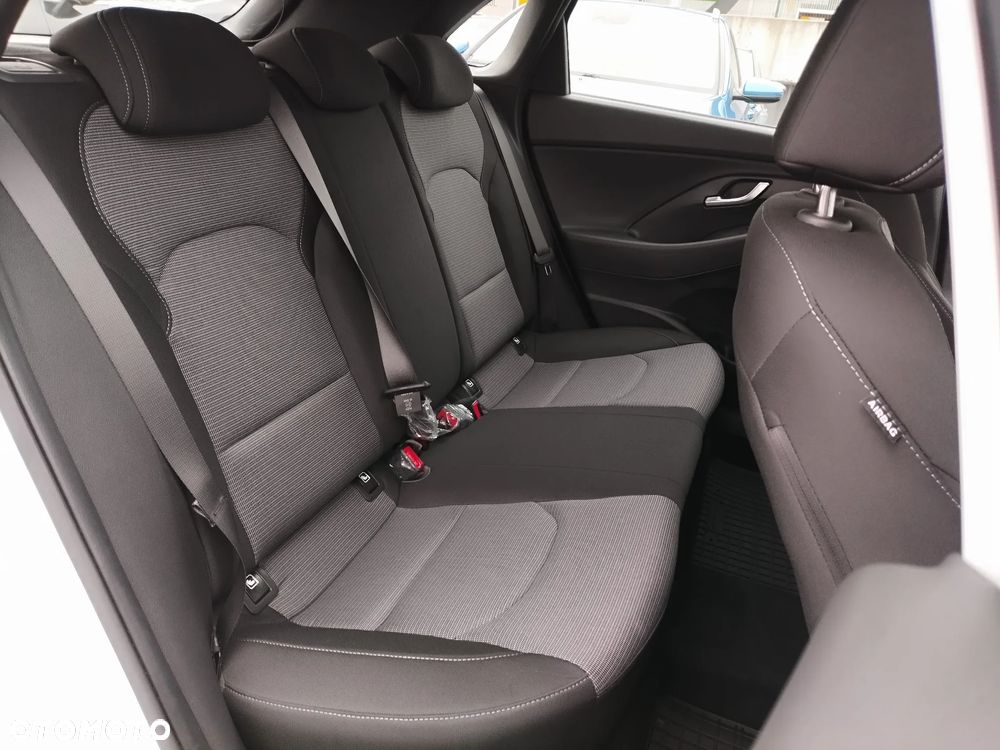 Hyundai i30 1.5 DPI Classic + - 17