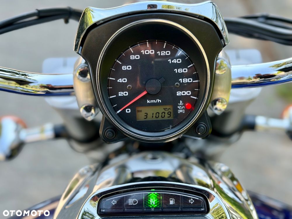 Suzuki Intruder - 22