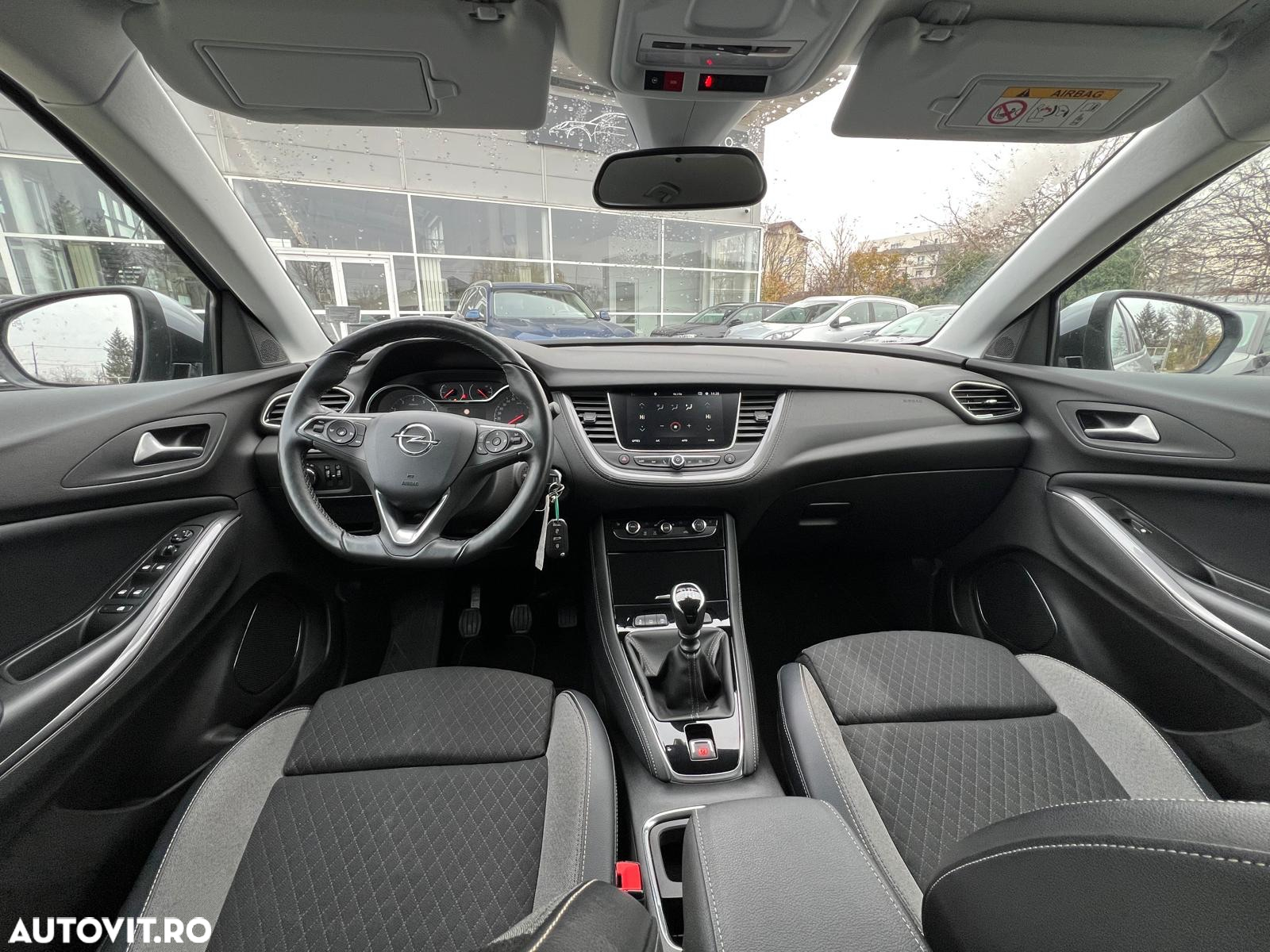 Opel Grandland X 1.2 Start/Stop Business Edition - 24
