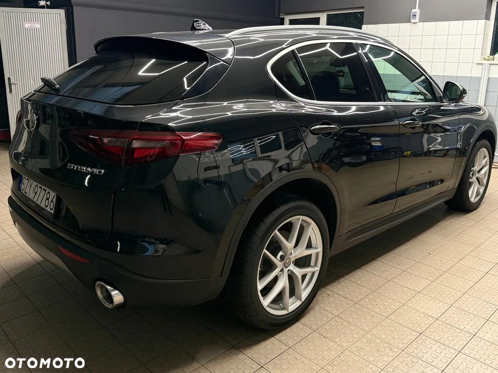 Alfa Romeo Stelvio - 4