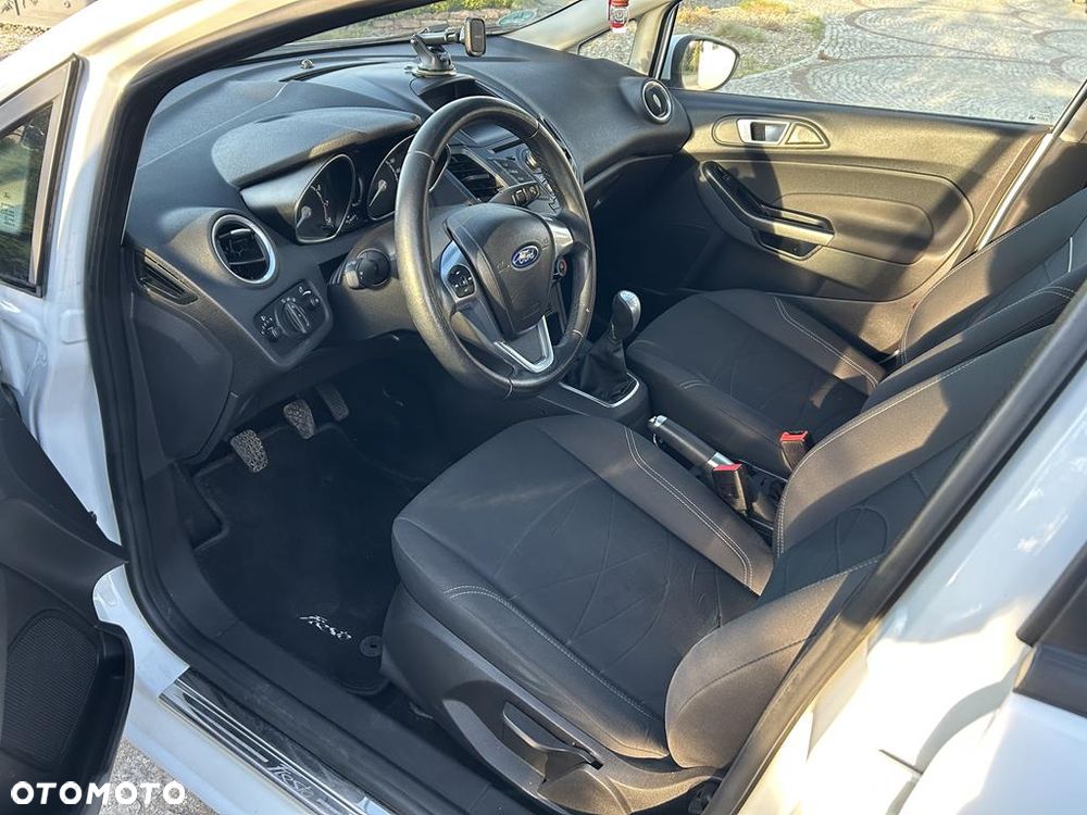 Ford Fiesta - 24