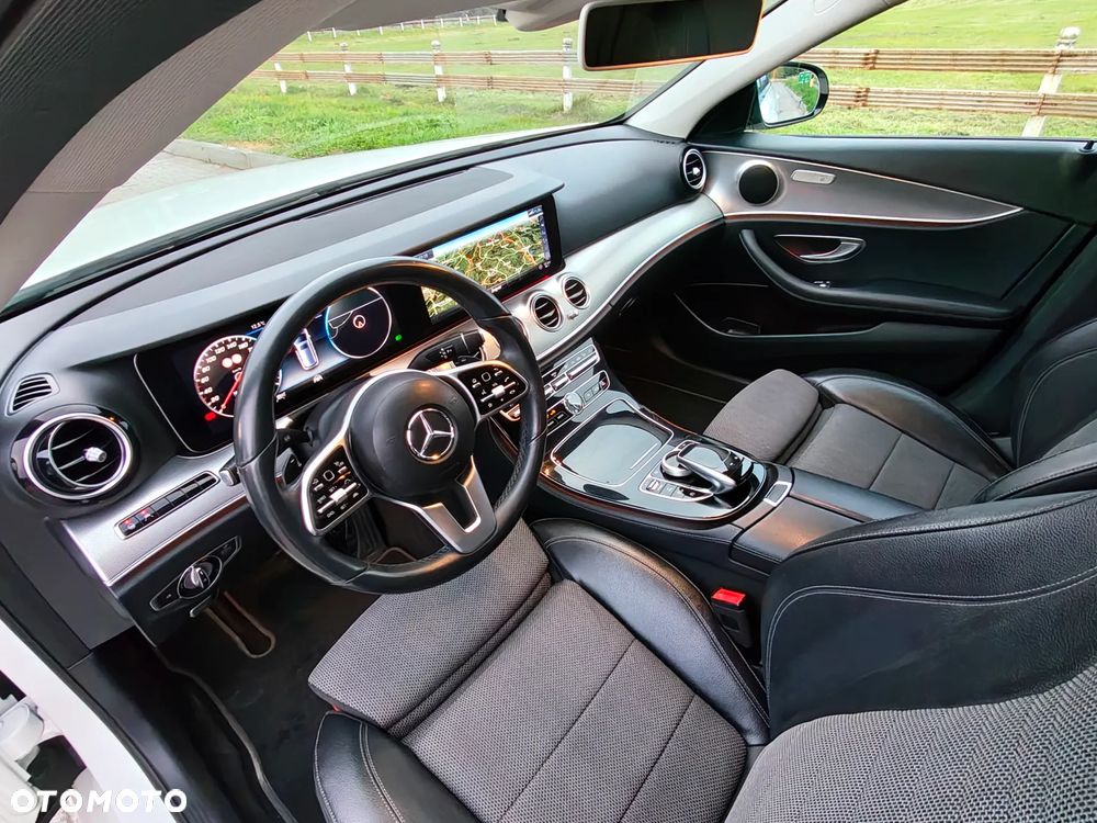 Mercedes-Benz Klasa E 300 d 9G-TRONIC - 28