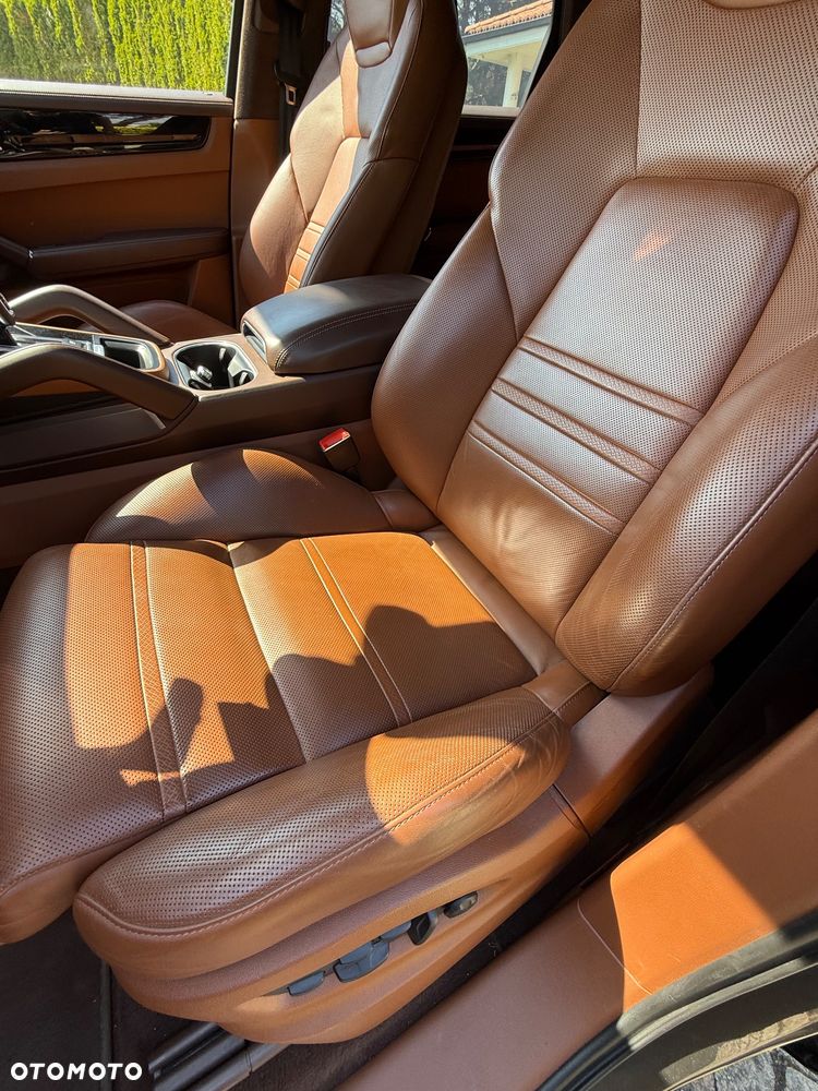 Porsche Cayenne - 21