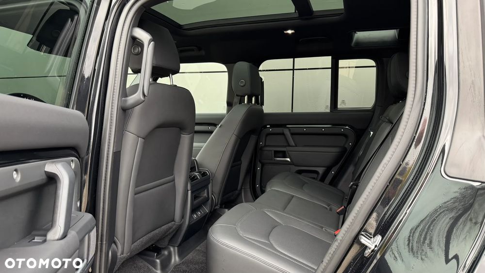 Land Rover Defender 110 2.0 D240 S - 9